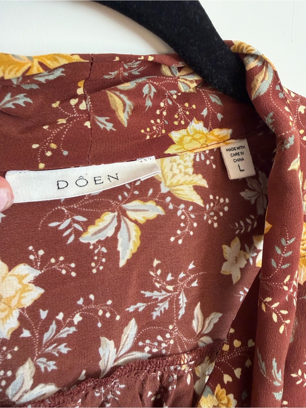Doen brown silk blouse with yellow flowers - Picture 2 of 3